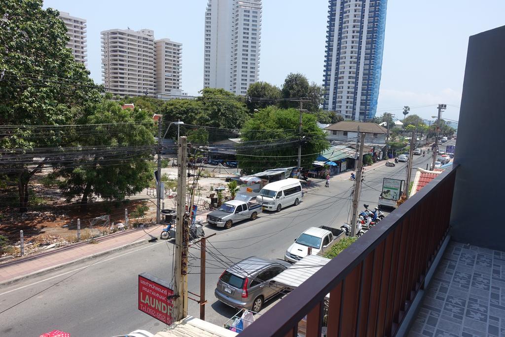 Burnout Guesthouse Pattaya Exterior photo